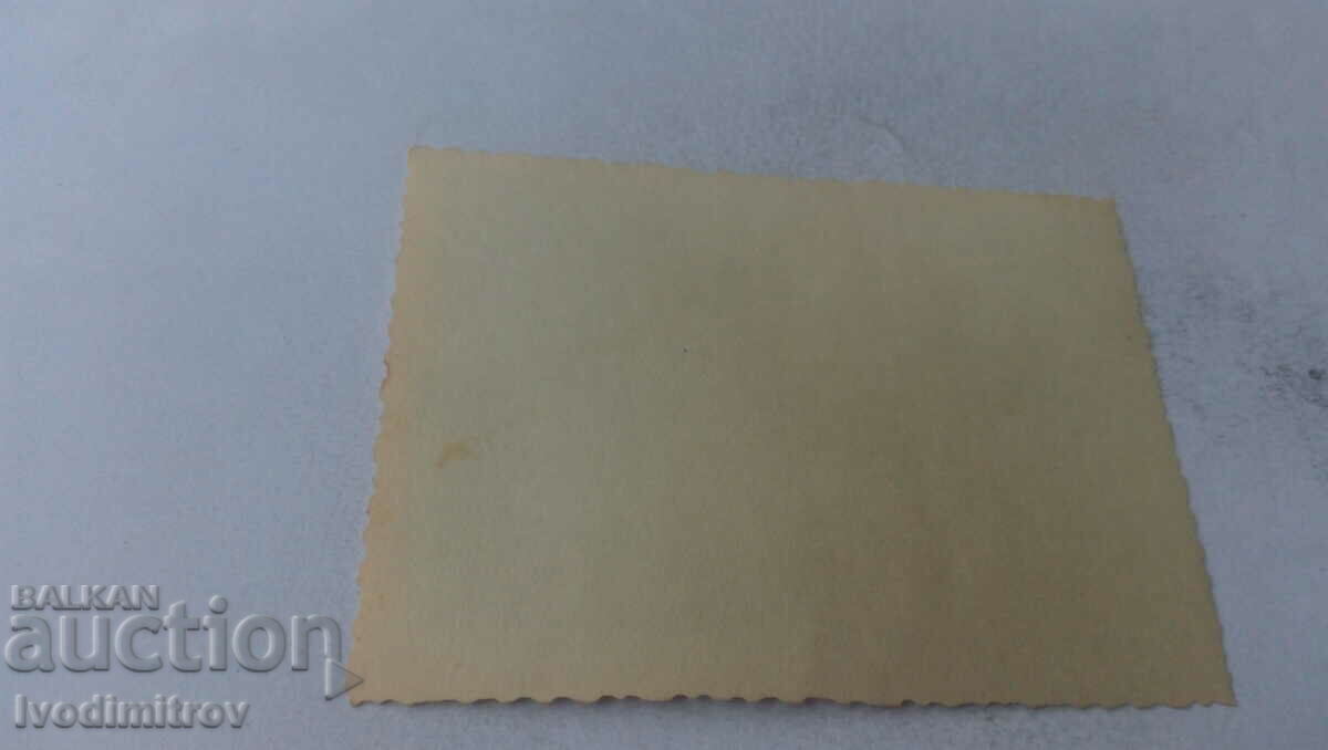 Εικόνα Άνδρες και παιδιά σε μια βάρκα με κωπηλασία με τιμή 1.45 BGN | € 0.74 Εικόνα Άνδρες και παιδιά σε μια βάρκα με κωπηλασία με τιμή 1.45 BGN | € 0.74