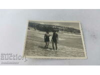 Снимка Св. Константин Мъж и жена на брега на морето 1949