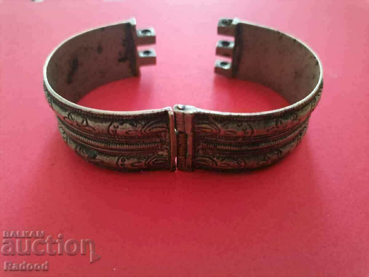 Auction Bracelet Vizrozhdenska - Sachan Geravna Auction Bracelet Vizrozhdenska - Sachan Geravna