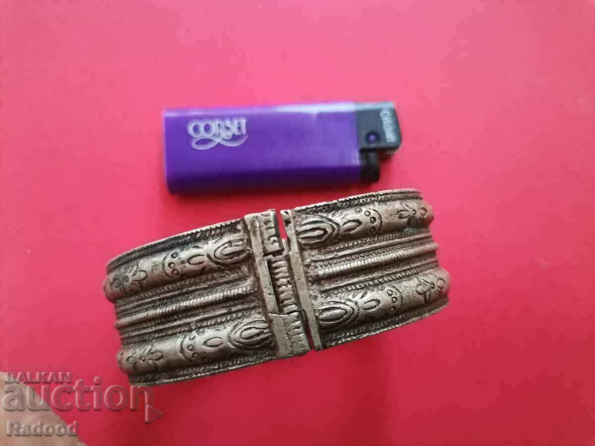 Delivery of Bracelet Vizrozhdenska - Sachan Geravna Delivery of Bracelet Vizrozhdenska - Sachan Geravna