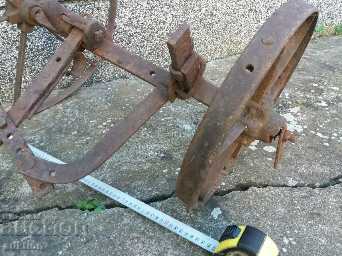 WROUGHT RENAISSANCE WHEEL FOR PLOW, PLOW SOLID VIENNA - 5 WROUGHT RENAISSANCE WHEEL FOR PLOW, PLOW SOLID VIENNA - 5