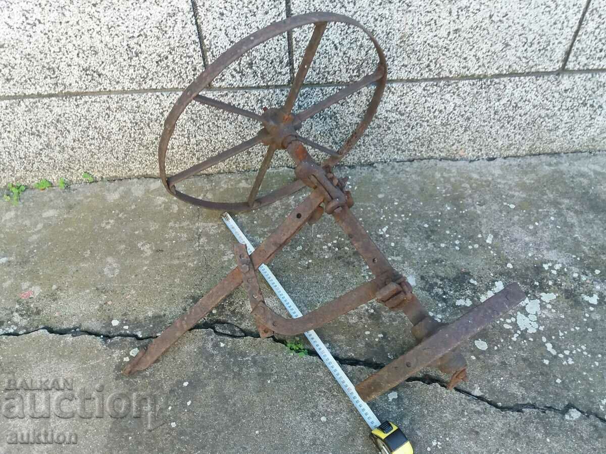 WROUGHT RENAISSANCE WHEEL FOR PLOW, PLOW SOLID VIENNA - 6 WROUGHT RENAISSANCE WHEEL FOR PLOW, PLOW SOLID VIENNA - 6