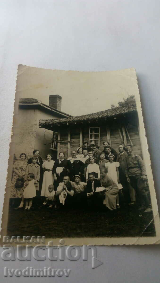 Снимка Сватбари пред стара къща