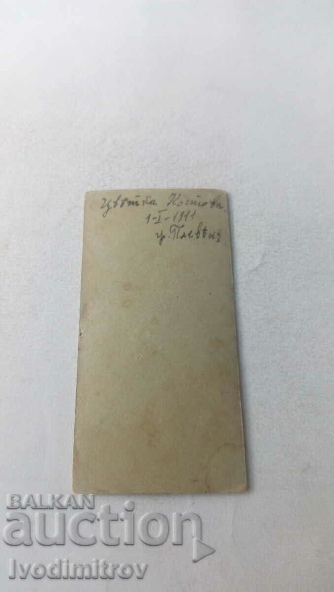 Photo Young girl Pleven 1911 Carton with price 5.65 BGN | € 2.89 Photo Young girl Pleven 1911 Carton with price 5.65 BGN | € 2.89