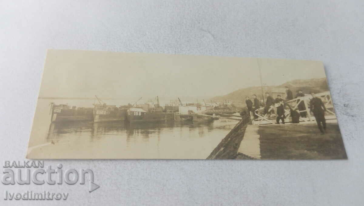 Photo Young people at a port with three barges on the Danube