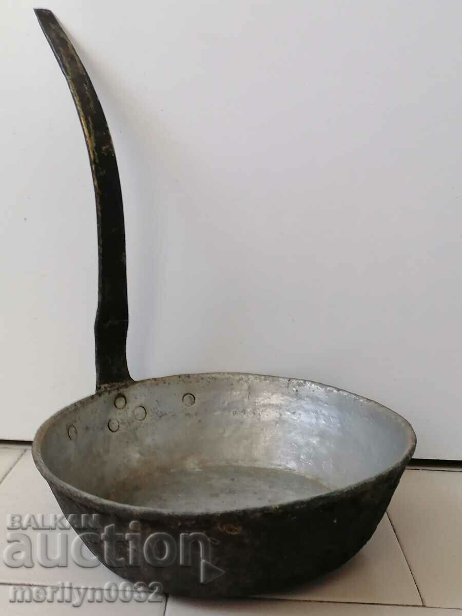 An old copper pan, a baker, a tray, a copper pot with price 73.00 BGN | € 37.32 An old copper pan, a baker, a tray, a copper pot with price 73.00 BGN | € 37.32