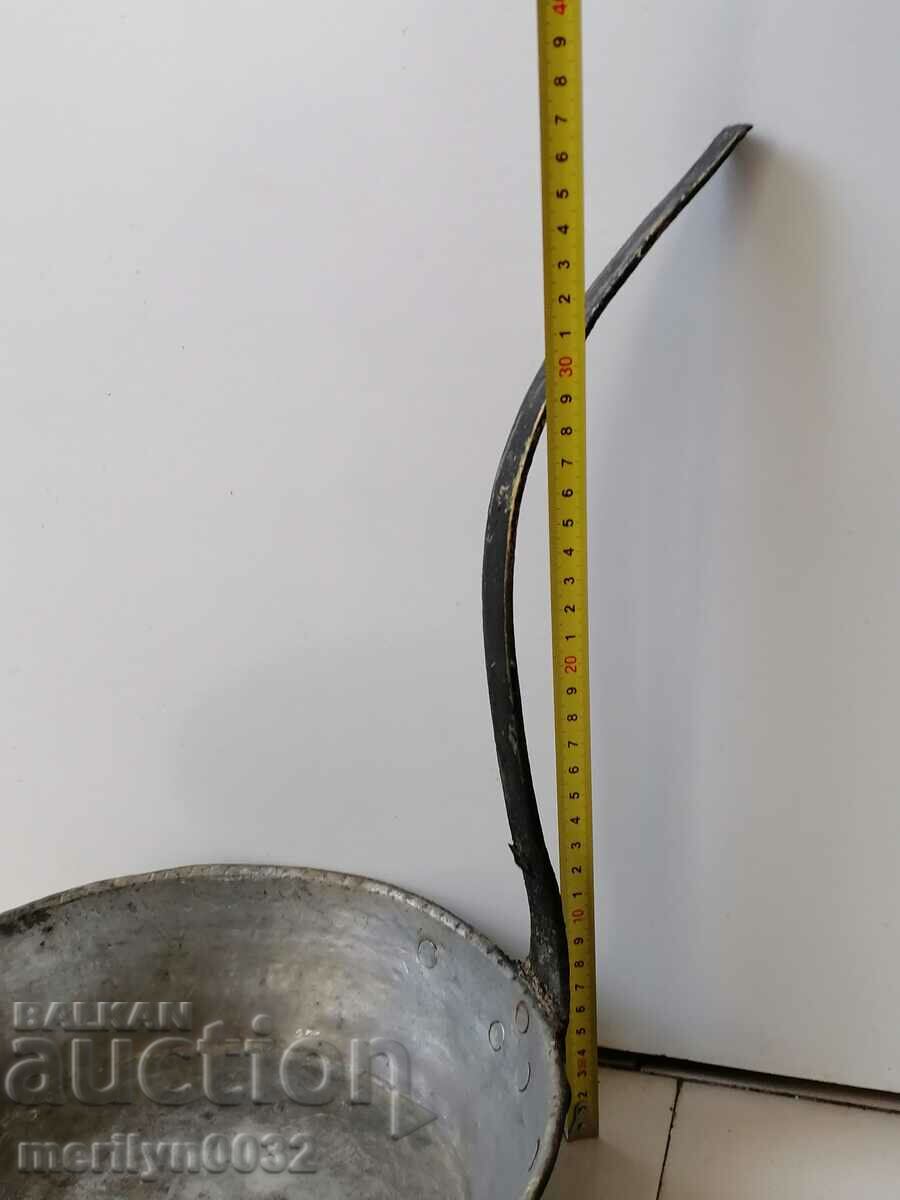 Delivery of An old copper pan, a baker, a tray, a copper pot Delivery of An old copper pan, a baker, a tray, a copper pot