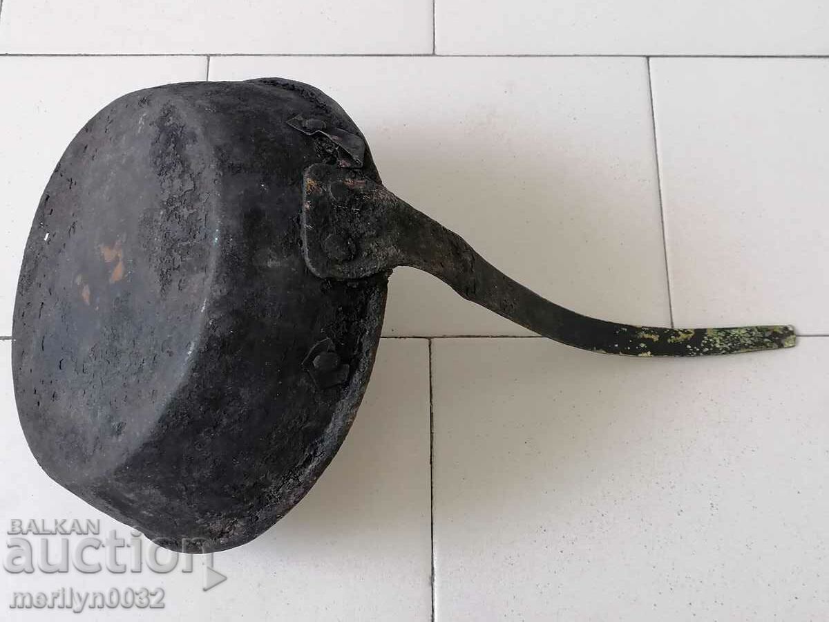 An old copper pan, a baker, a tray, a copper pot - 6 An old copper pan, a baker, a tray, a copper pot - 6