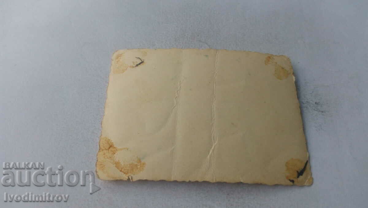 Снимка Мъж жена и малко момиченце на поляната с цена 1.35 лв. | € 0.69