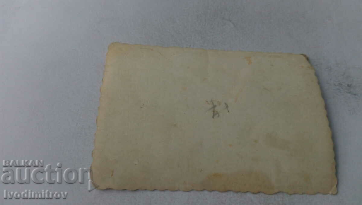 Φωτογραφία Σοφία Δύο άντρες επισκέπτονται ένα κατάστημα λαχανικών με τιμή 2.65 BGN | € 1.35