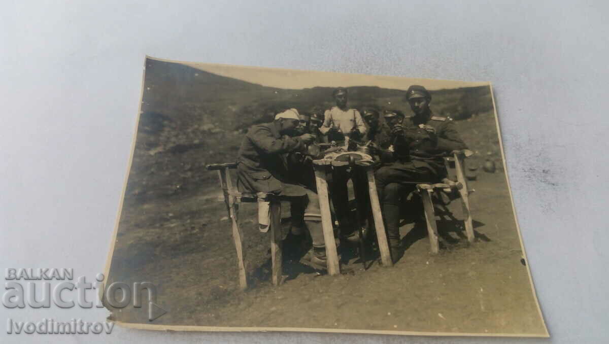 Photo Officers and soldiers at lunch