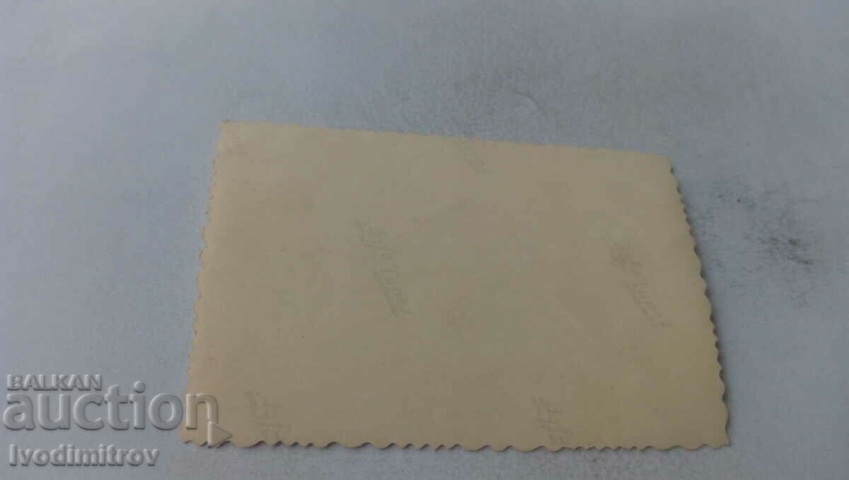 Fotografie cu proaspăt căsătoriți cu prietenii lor cu preț 2.35 BGN | € 1.20 Fotografie cu proaspăt căsătoriți cu prietenii lor cu preț 2.35 BGN | € 1.20