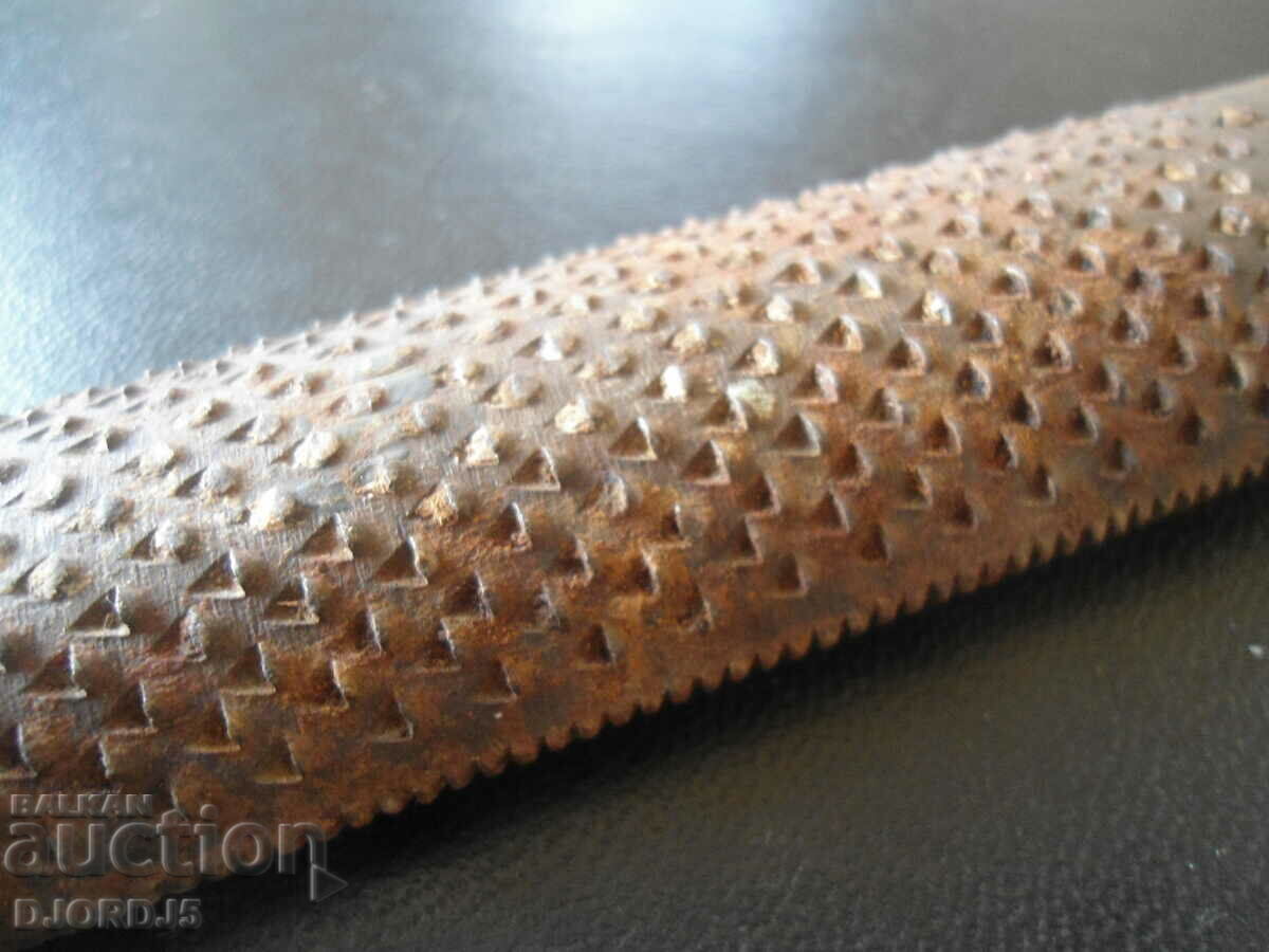 Old files, half-round with price 3.00 BGN | € 1.53