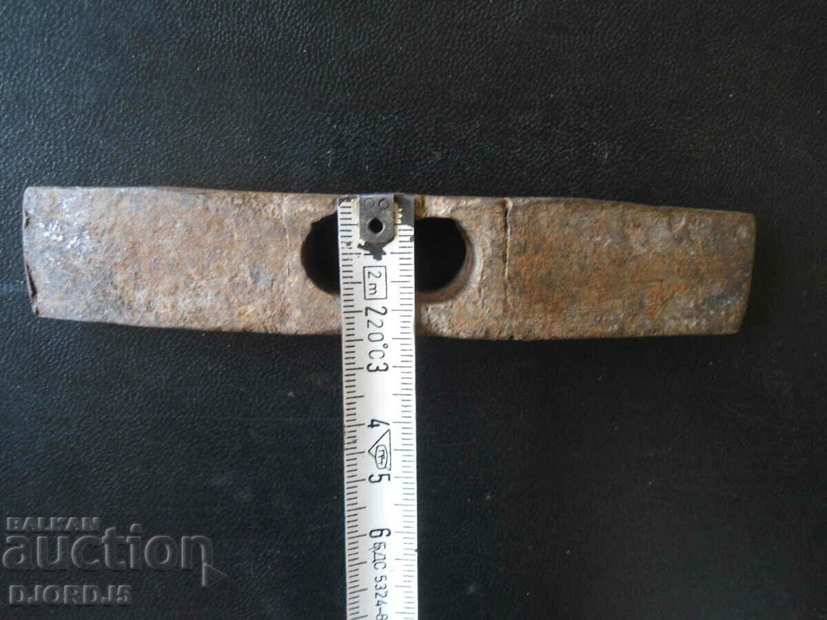 Auction  An old hammer