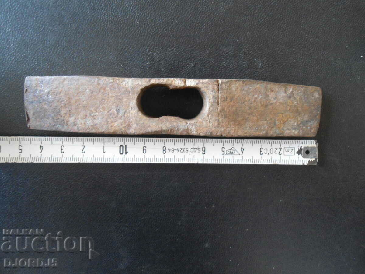 Delivery of An old hammer