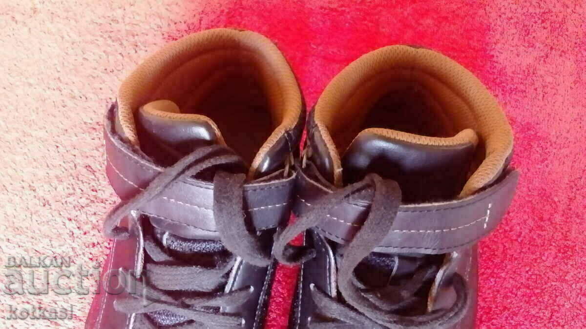 Auction Old sports shoes sneakers number 37 runners Auction Old sports shoes sneakers number 37 runners