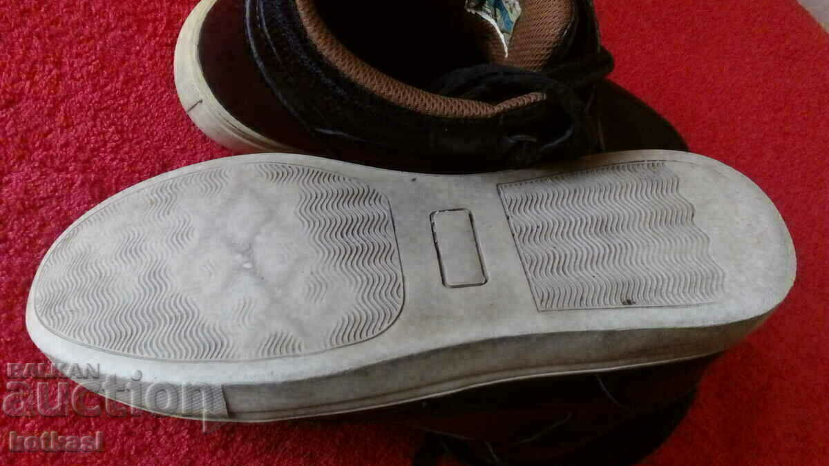 Old sports shoes sneakers number 37 runners - 7 Old sports shoes sneakers number 37 runners - 7