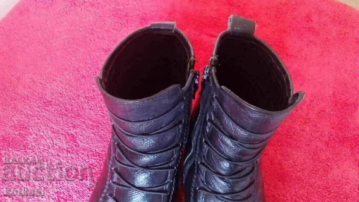 Δημοπρασία Δερμάτινα παπούτσια νούμερο 39 μποτάκια τύπου NEW TREND Δημοπρασία Δερμάτινα παπούτσια νούμερο 39 μποτάκια τύπου NEW TREND