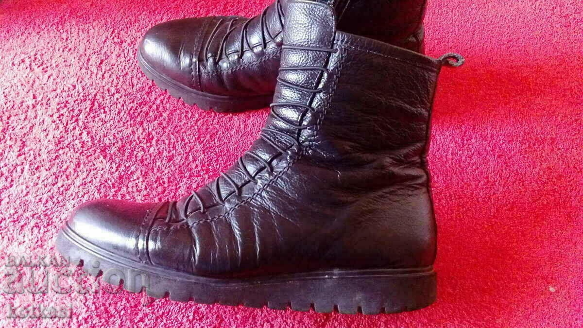 Παράδοση Δερμάτινα παπούτσια νούμερο 39 μποτάκια τύπου NEW TREND Παράδοση Δερμάτινα παπούτσια νούμερο 39 μποτάκια τύπου NEW TREND