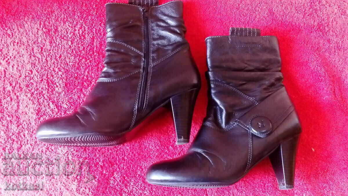 Women's leather boots heel number 39 Women's leather boots heel number 39