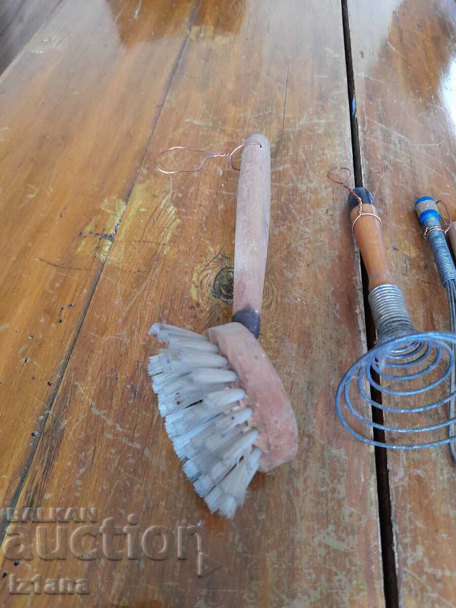 Delivery of Old kitchen utensils, tools