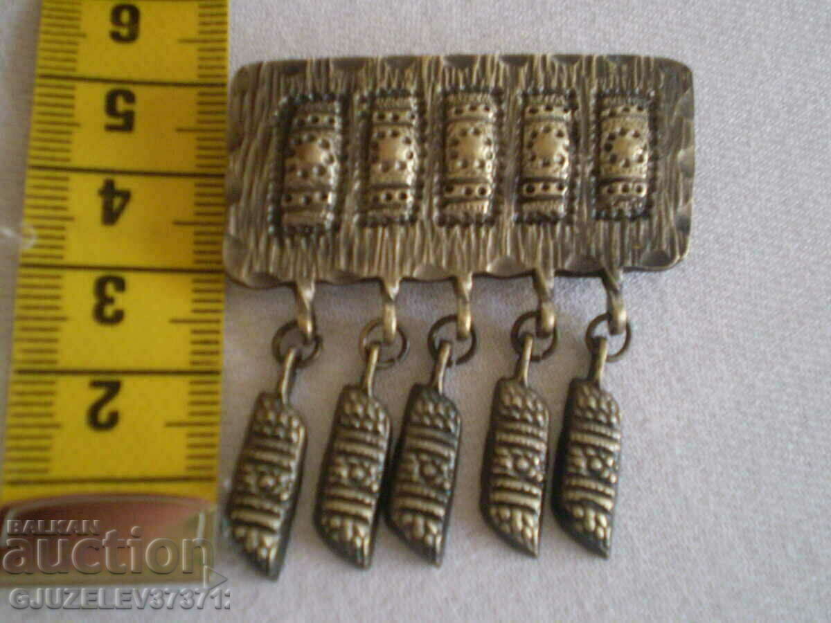 Παράδοση καρφίτσα αναβίωσης Παράδοση καρφίτσα αναβίωσης