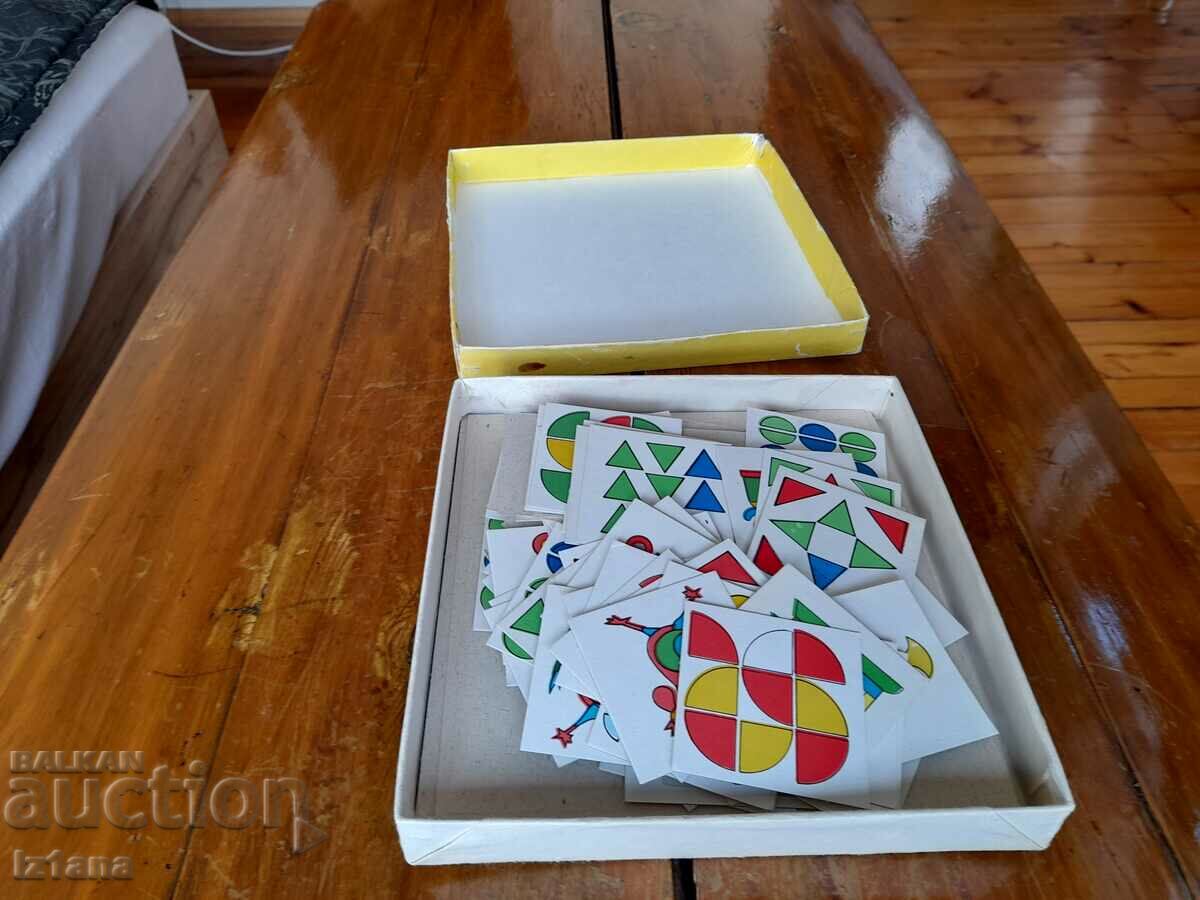 Un vechi joc pentru copii de Look and Sort cu preț 25.00 BGN | € 12.78 Un vechi joc pentru copii de Look and Sort cu preț 25.00 BGN | € 12.78