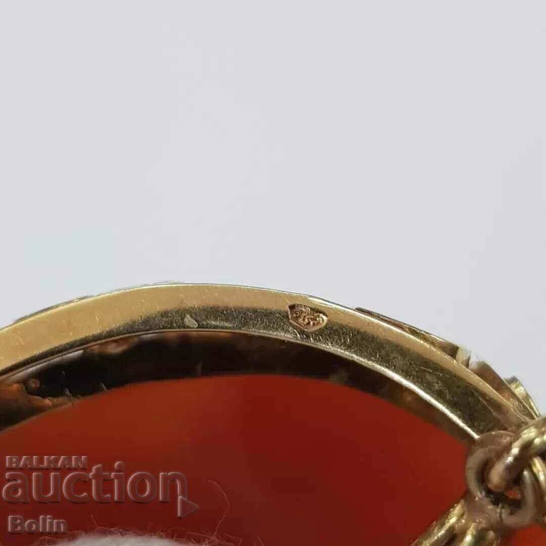 Delivery of A rare class gold medallion brooch with Cameo 19th century