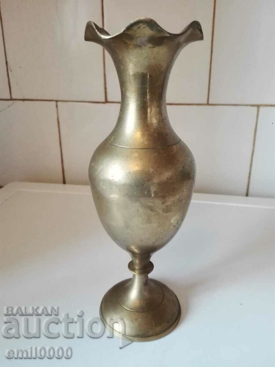 Vază din alamă