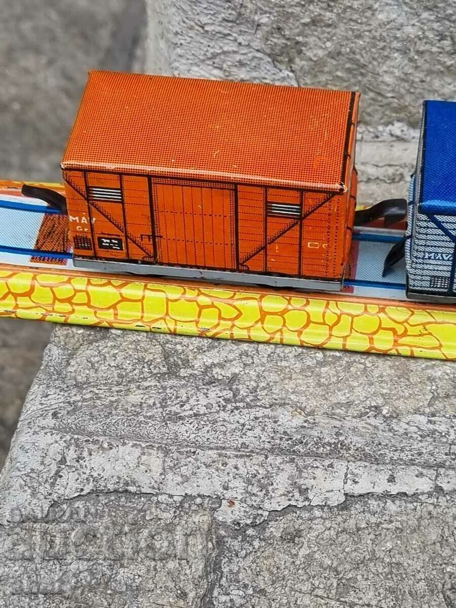 Παλιά σιδηροδρομικά αυτοκίνητα και ατμομηχανή με ράγες - 5