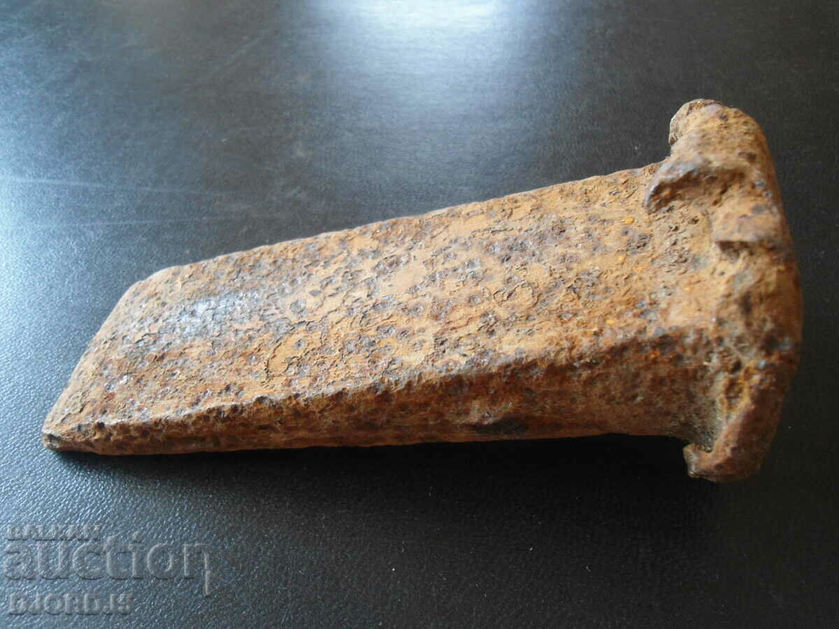 Auction Old wedge, 0.880 kg Auction Old wedge, 0.880 kg