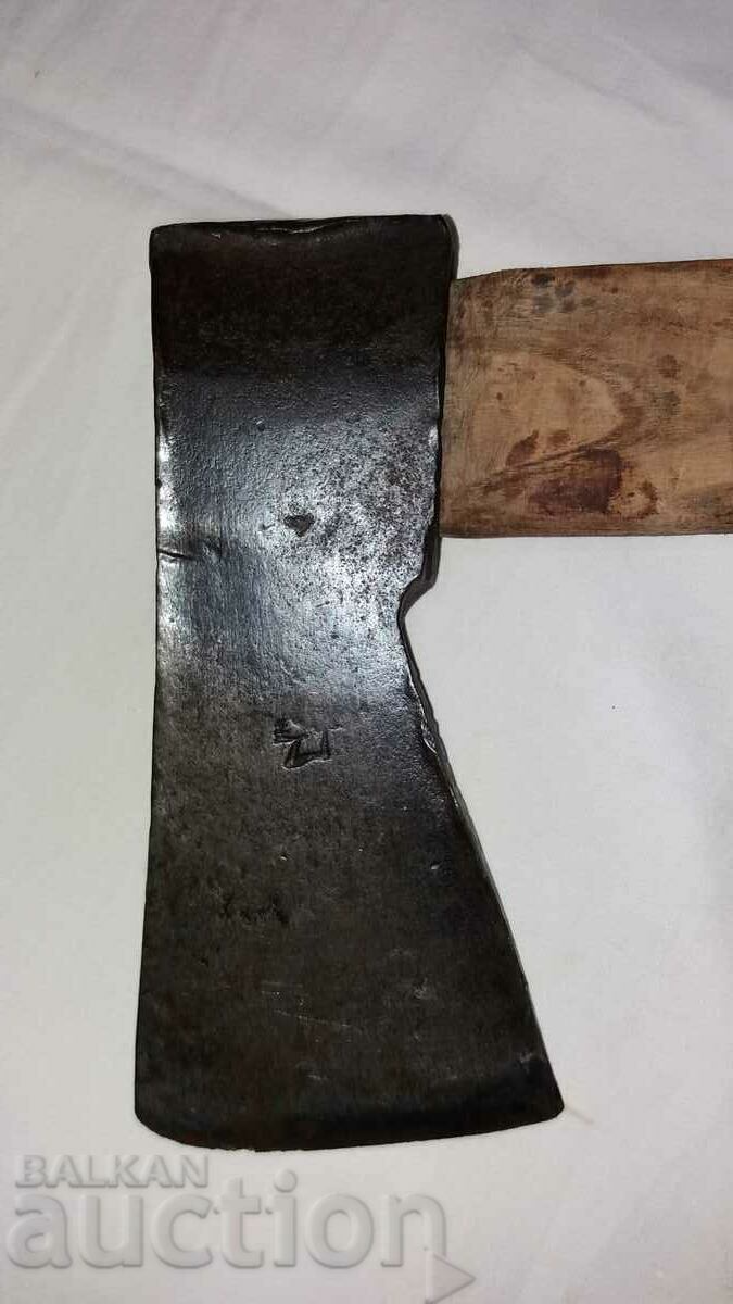 Παλιό σταμπωτό τσεκούρι Παλιό σταμπωτό τσεκούρι