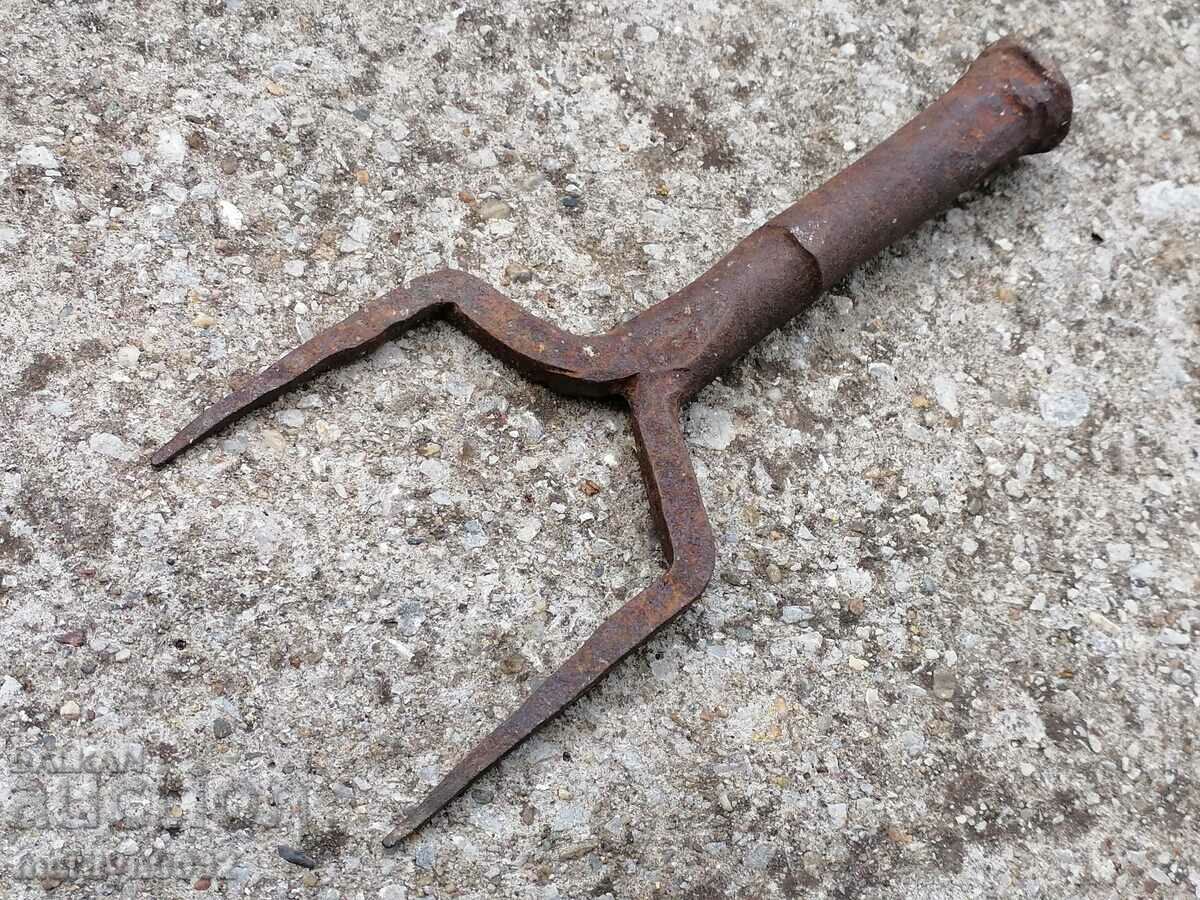 Auction Metal anvil for nailing hair wrought iron Auction Metal anvil for nailing hair wrought iron