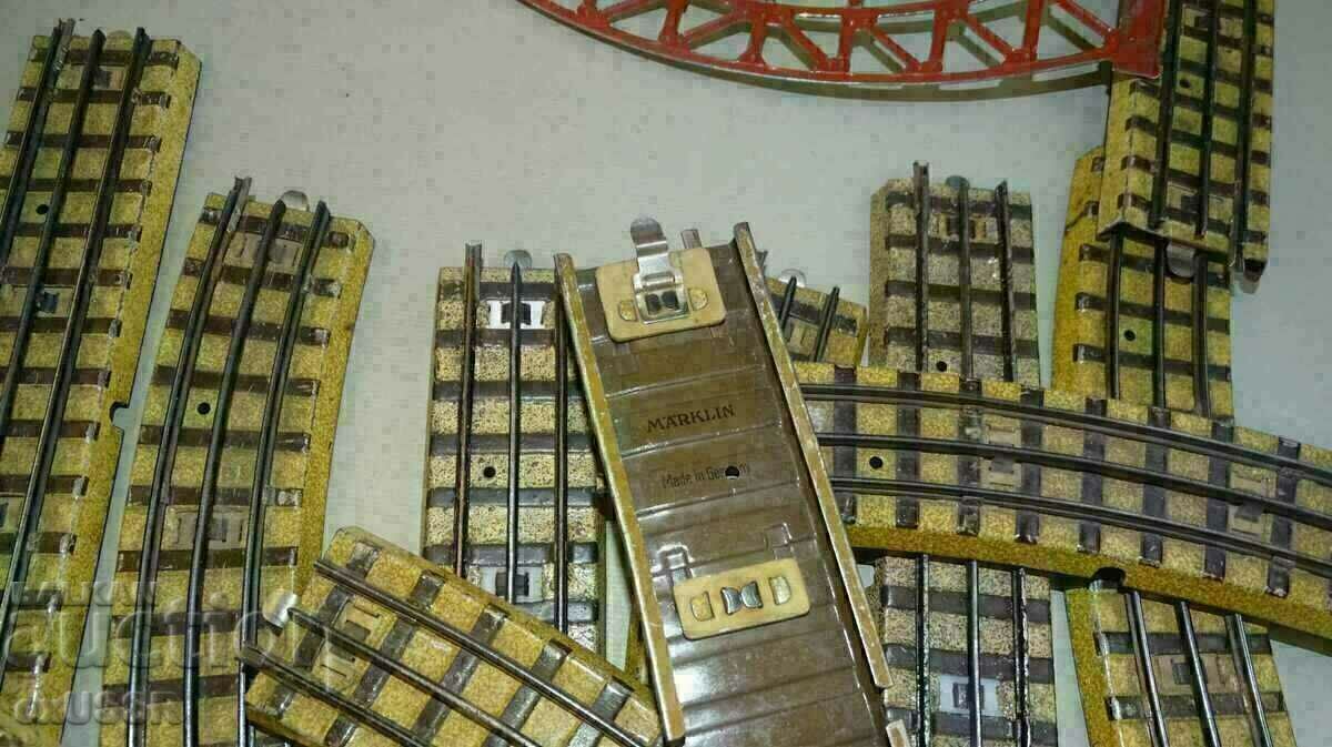 Auction 12 pieces of MARKLIN rails + bridge, sheet metal Auction 12 pieces of MARKLIN rails + bridge, sheet metal