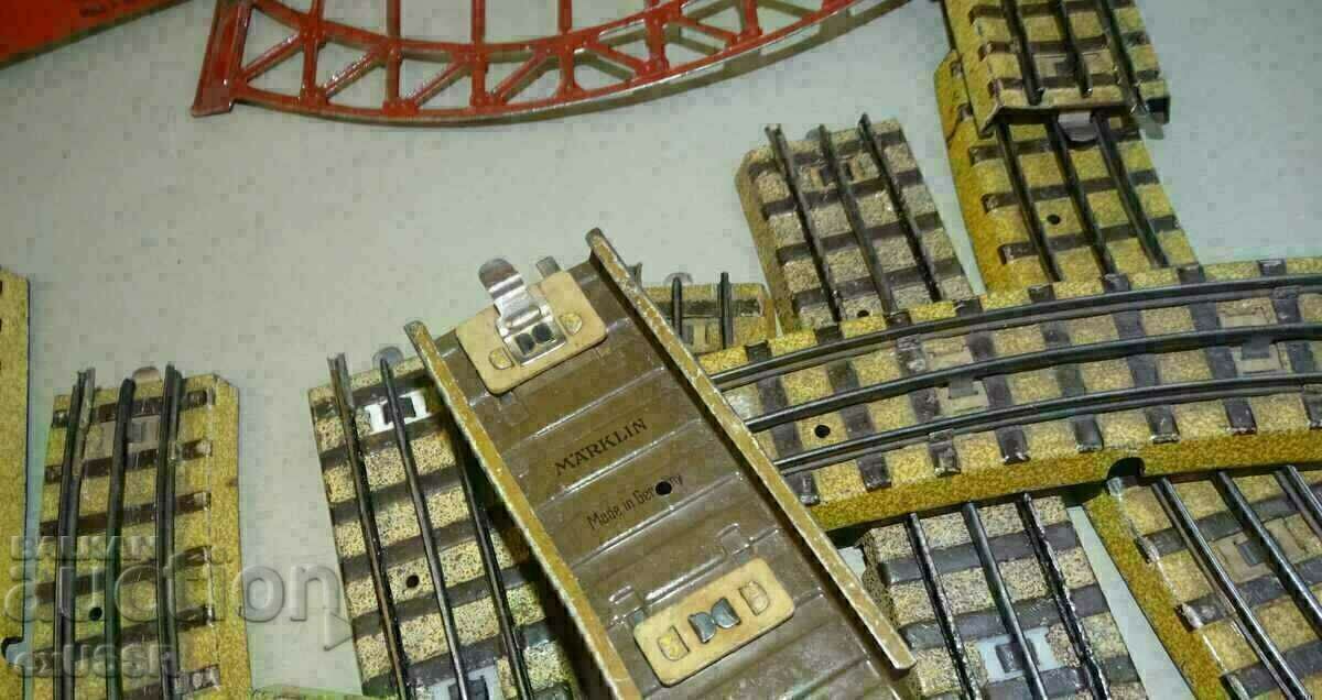 Delivery of 12 pieces of MARKLIN rails + bridge, sheet metal Delivery of 12 pieces of MARKLIN rails + bridge, sheet metal