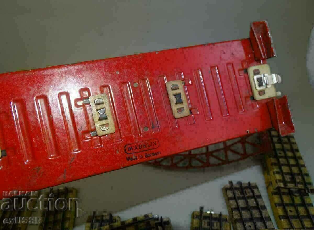 12 pieces of MARKLIN rails + bridge, sheet metal - 6 12 pieces of MARKLIN rails + bridge, sheet metal - 6