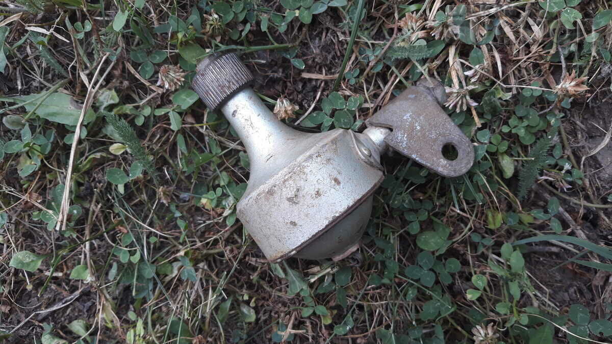 Licitație LOT generator dinam de epocă și far de bicicletă