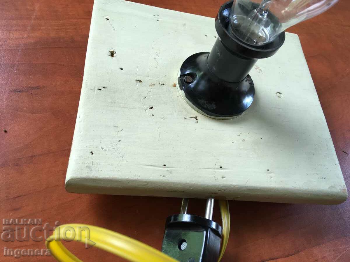 LAMPA DE MASA PRISA RETRO SI PRISA RETRO cu preț 14.00 BGN | € 7.16 LAMPA DE MASA PRISA RETRO SI PRISA RETRO cu preț 14.00 BGN | € 7.16