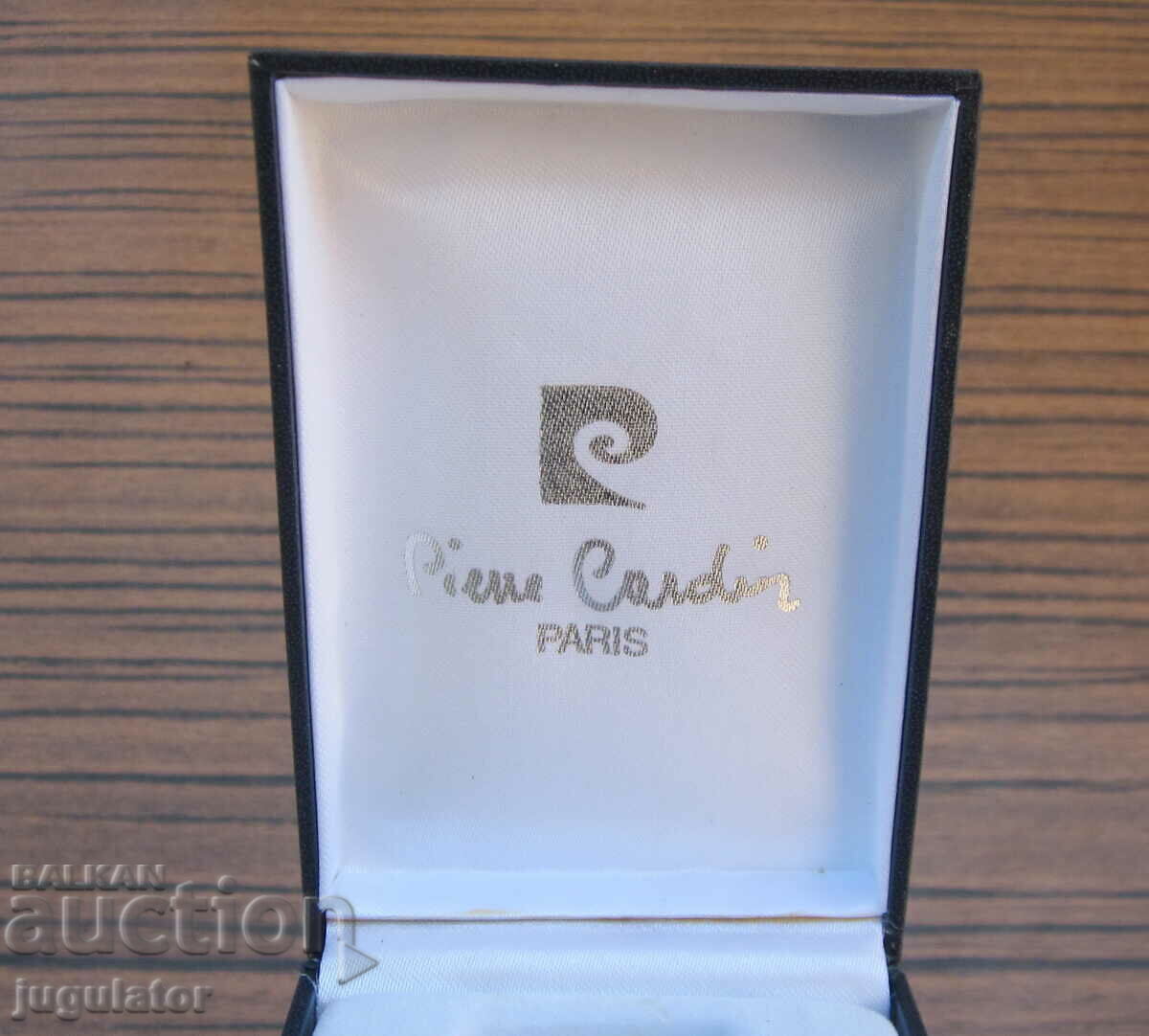 Delivery of PIERRE CARDIN PIERRE CARDIN old empty lighter box