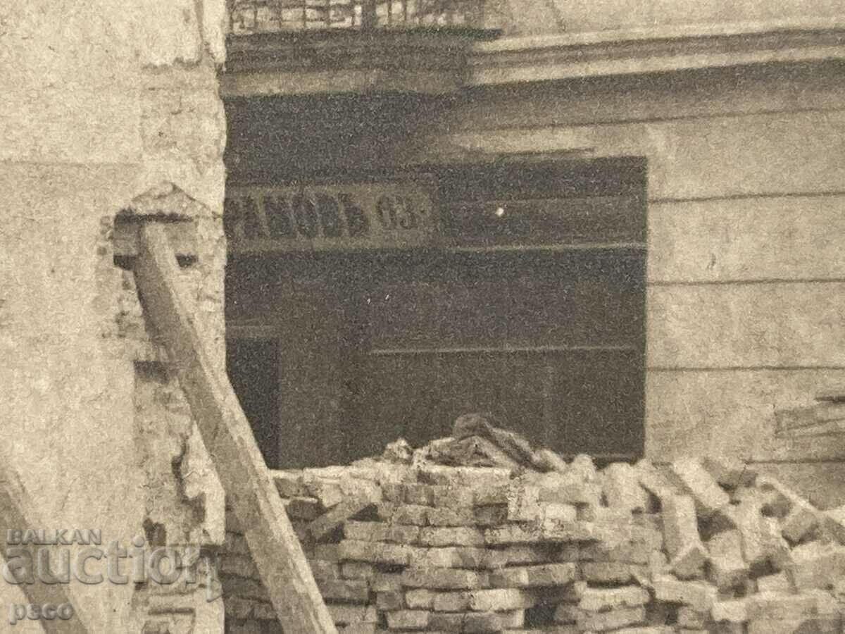 Delivery of Ruined home? Construction? Bombings? Earthquake ? Delivery of Ruined home? Construction? Bombings? Earthquake ?