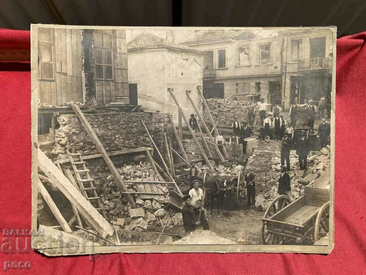 Ruined home? Construction? Bombings? Earthquake ? - 5 Ruined home? Construction? Bombings? Earthquake ? - 5