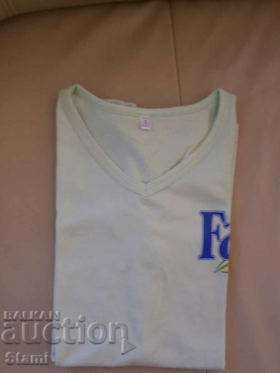 Дамска тениска FA - размер S, нова