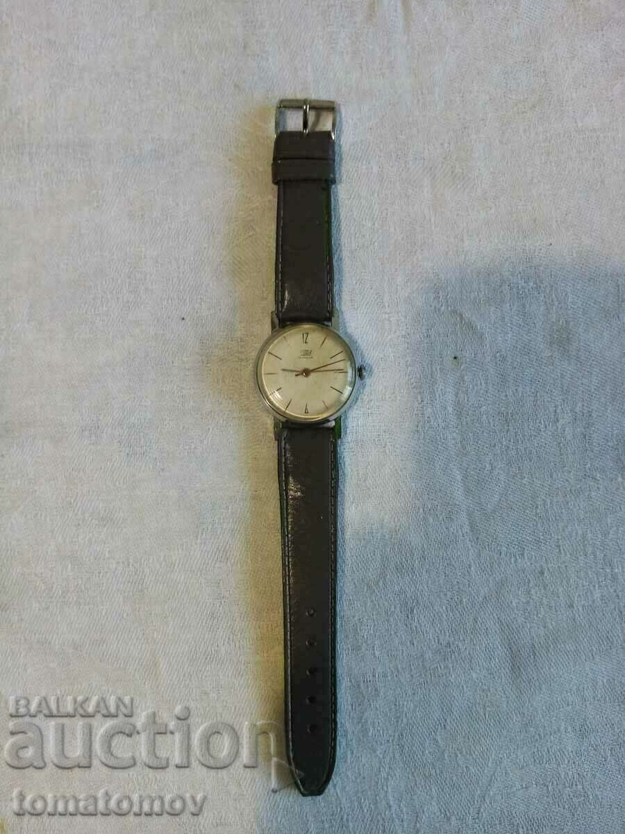 Clock works! with price 8.00 BGN | € 4.09 Clock works! with price 8.00 BGN | € 4.09