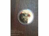 Suveniruri, cadouri, monede placate cu aur.