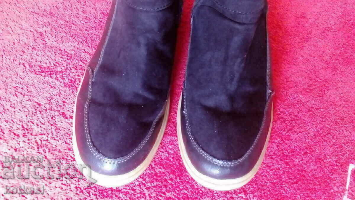 Γυναικεία παπούτσια Μποτάκια 39 νούμερο με τιμή 35.00 BGN | € 17.90