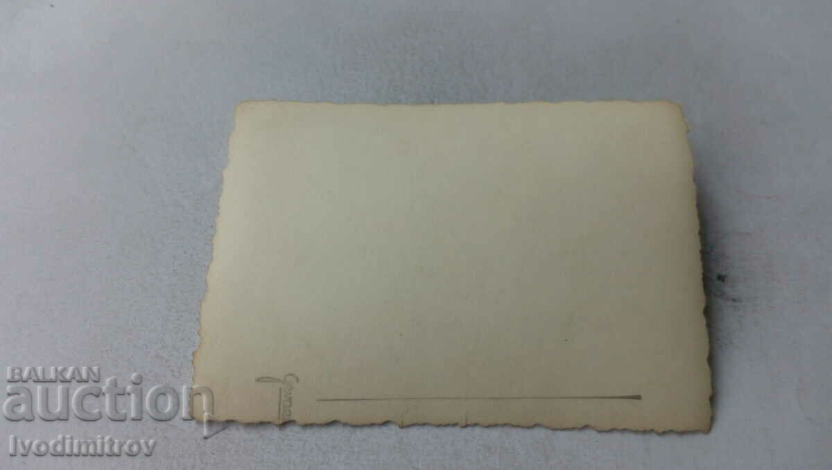 Photo Men and boys with a boat DROP on the seashore with price 2.65 BGN | € 1.35