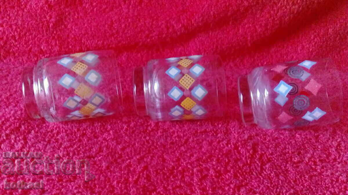 Lot de trei pahare vechi de sticlă pictate - 5 Lot de trei pahare vechi de sticlă pictate - 5