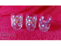 Lot de trei pahare vechi de sticlă pictate
