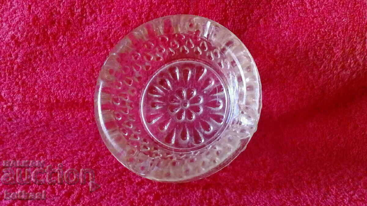 Delivery of Old massive Bulgarian glass crystal ashtray 325 g. Delivery of Old massive Bulgarian glass crystal ashtray 325 g.