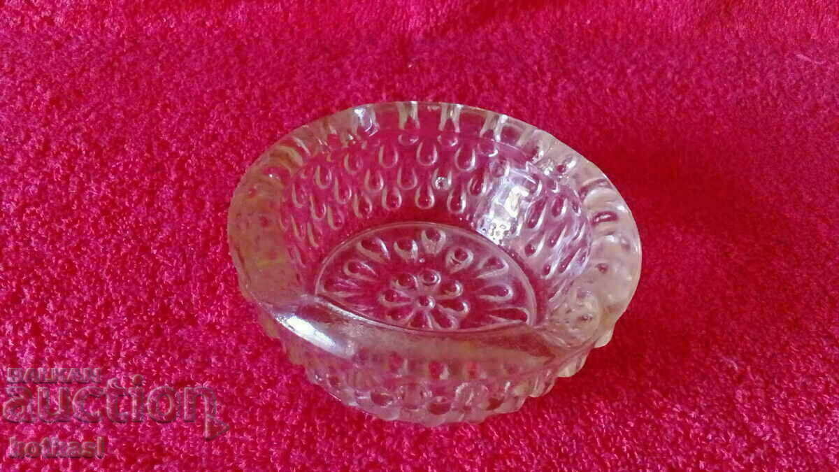 Old massive Bulgarian glass crystal ashtray 325 g. Old massive Bulgarian glass crystal ashtray 325 g.